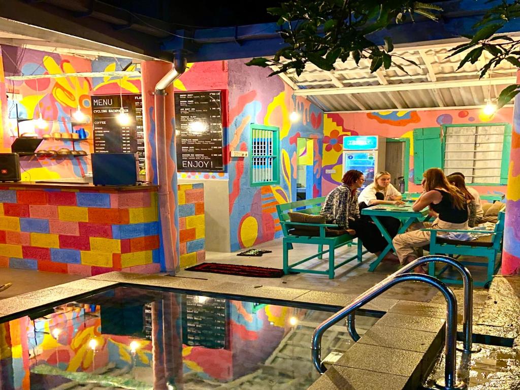 Restaurant, Cycling Backpacker Hostel in Galle