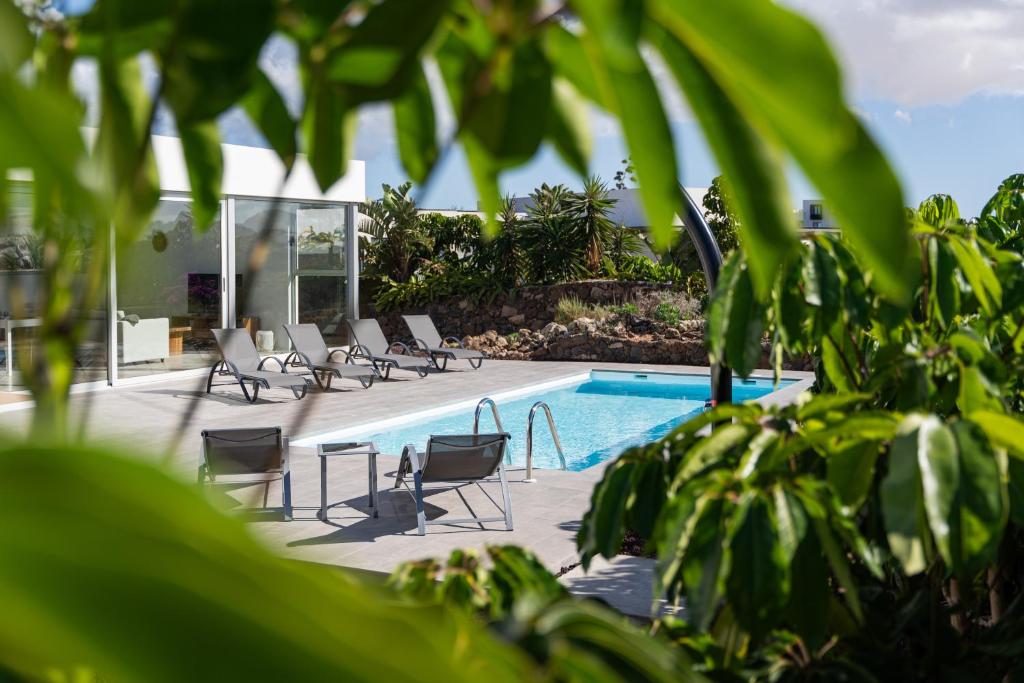 Almara House, Luxury villa with heated pool - 4