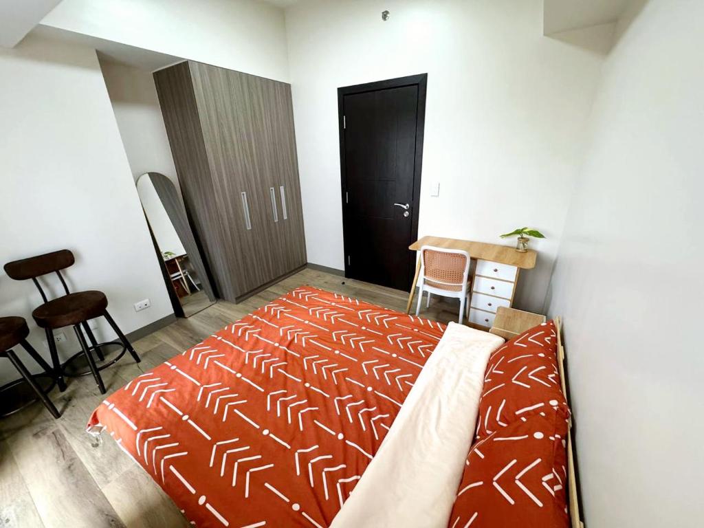 1 Bedroom with Balcony and Fast Wifi at Park Mckinley West, Manila