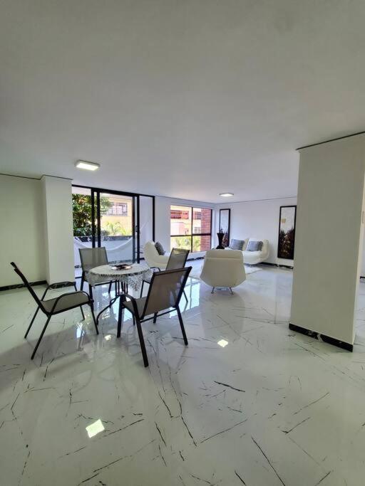 Wow! apartamento al lado de cc Oviedo y cc Sta Fe, Medellín
