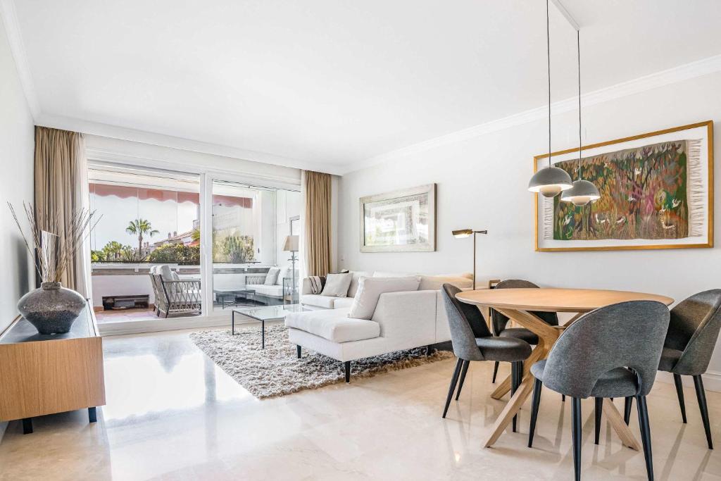 BEACHFRONT GOLDEN MILE PUENTO ROMANO SEA VIEW WIFI - 2