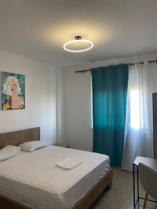 Sea-View Central Studio Apartment, Durrës