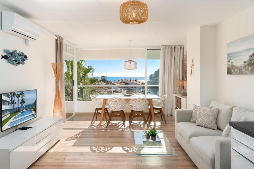 Luxury Frontline beach apartment with sea view - 2