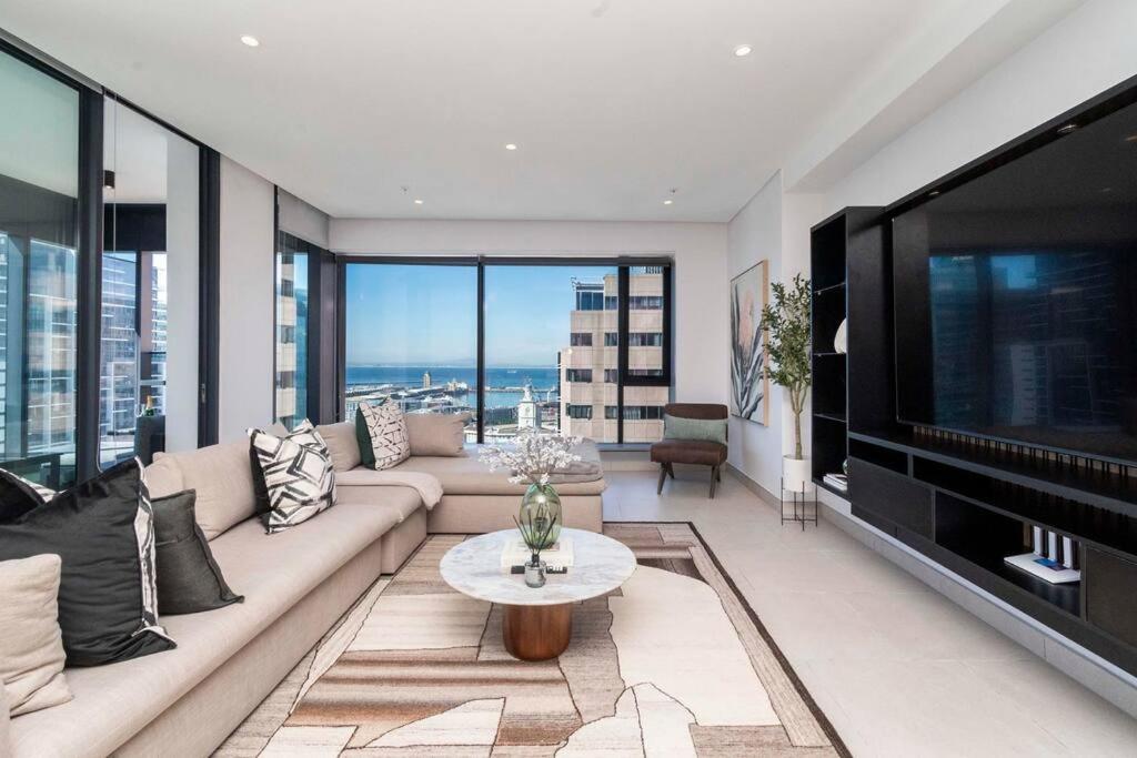 Exquisite Penthouse at The Rubik Cape Town, Кейптаун