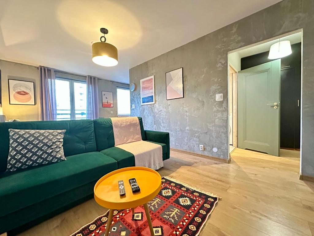 MOMOApart - by Kromera, Vratislav