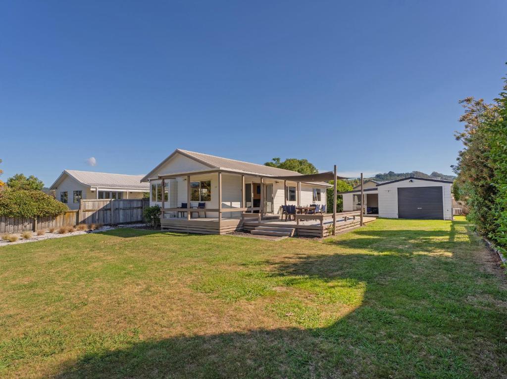 Nest by the Beach - Cooks Beach Holiday Home, Cooks Beach