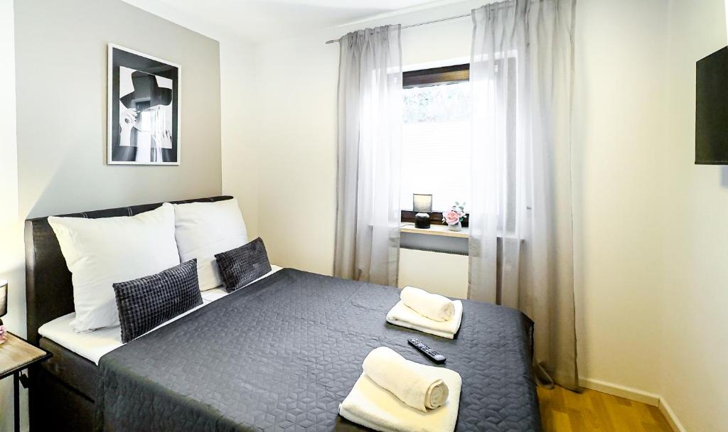 Charmantes 3-Zi-Apartment am Schlössle in Lechhausen-Garage-Balkon-Küche-Smart TV - 4
