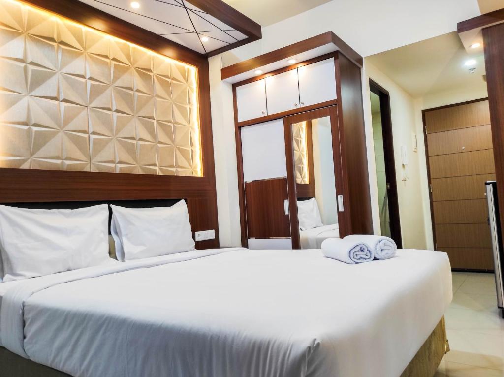 Homey and Comfy Studio at Vida View Makasar Apartment By Travelio, Pampang