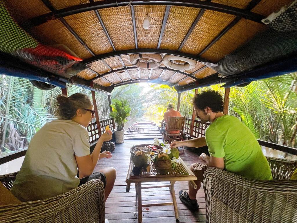 Hide Away Bungalows in Ben Tre City