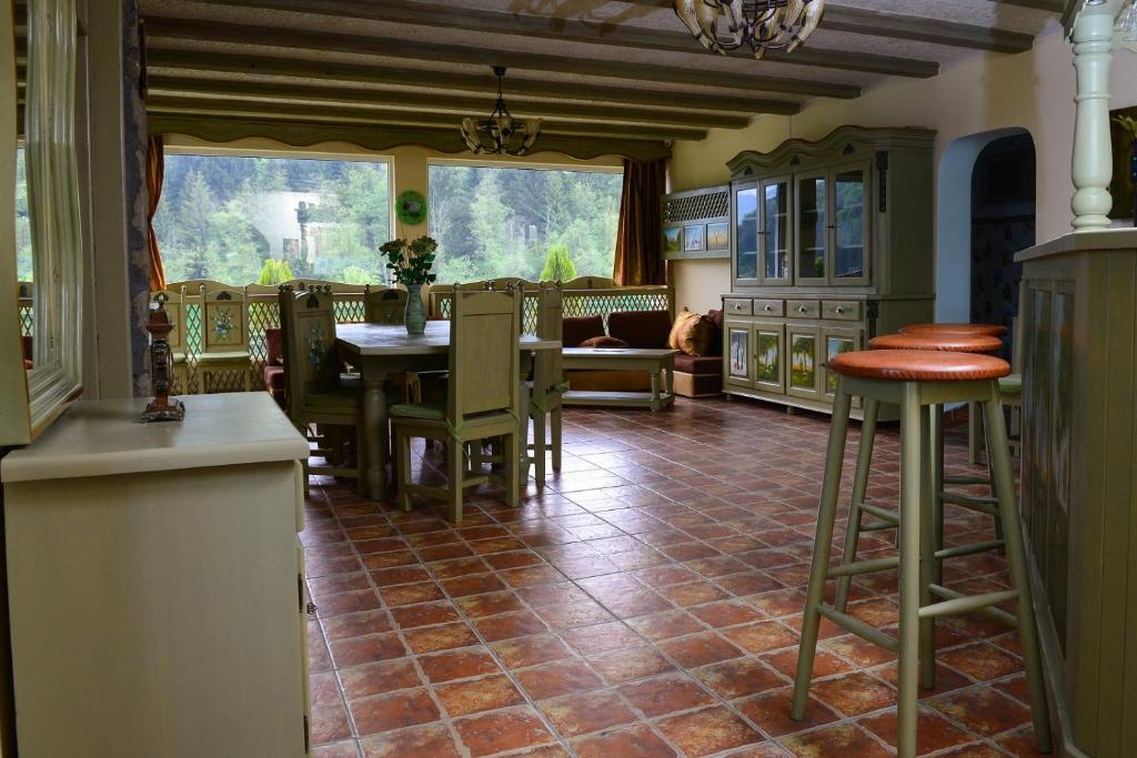 Vila Horia Bradet — Hotel in Sacele