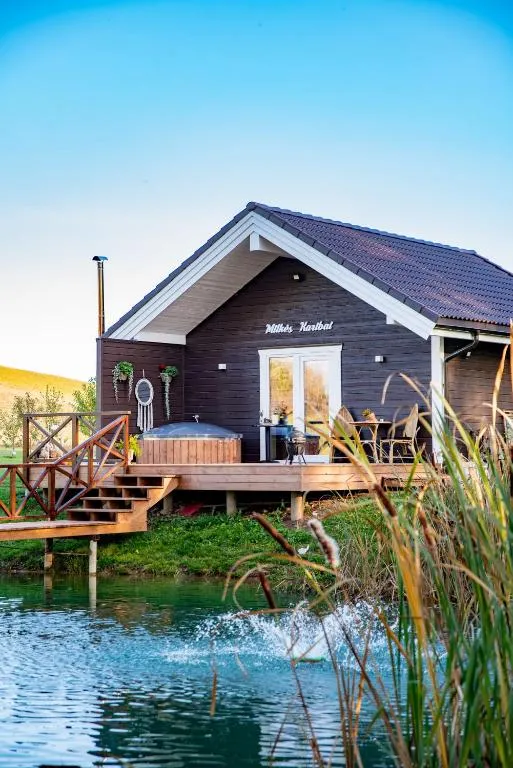 Milkės Karibai - poilsio namelis su sauna ir kubilu，位于Statiškė的酒店