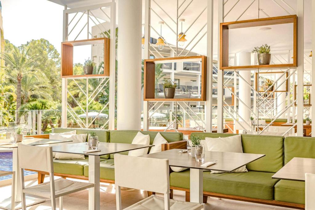 Zafiro Palace Palmanova — Palma Nova, Balearic Islands