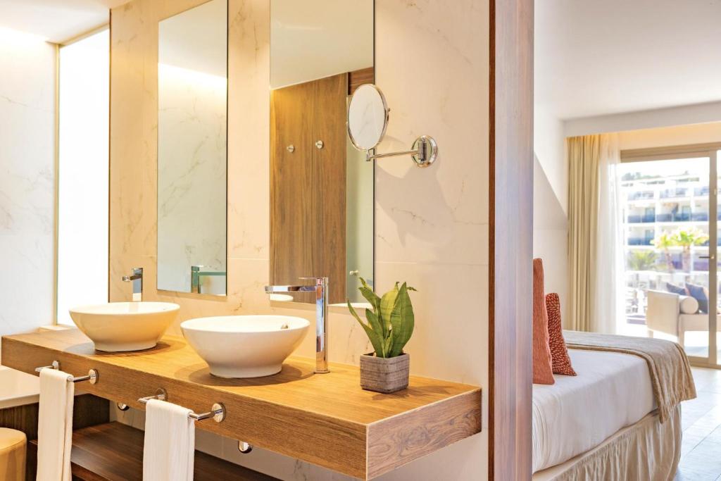 Zafiro Palace Palmanova — Palma Nova, Balearic Islands