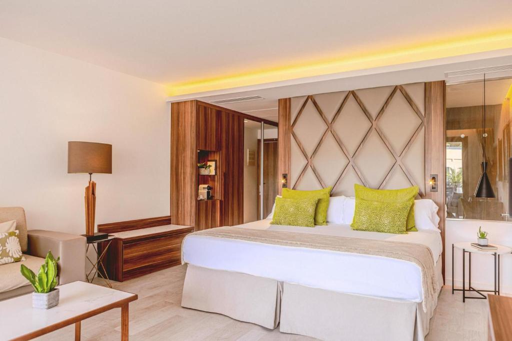 Zafiro Palace Palmanova — Palma Nova, Balearic Islands