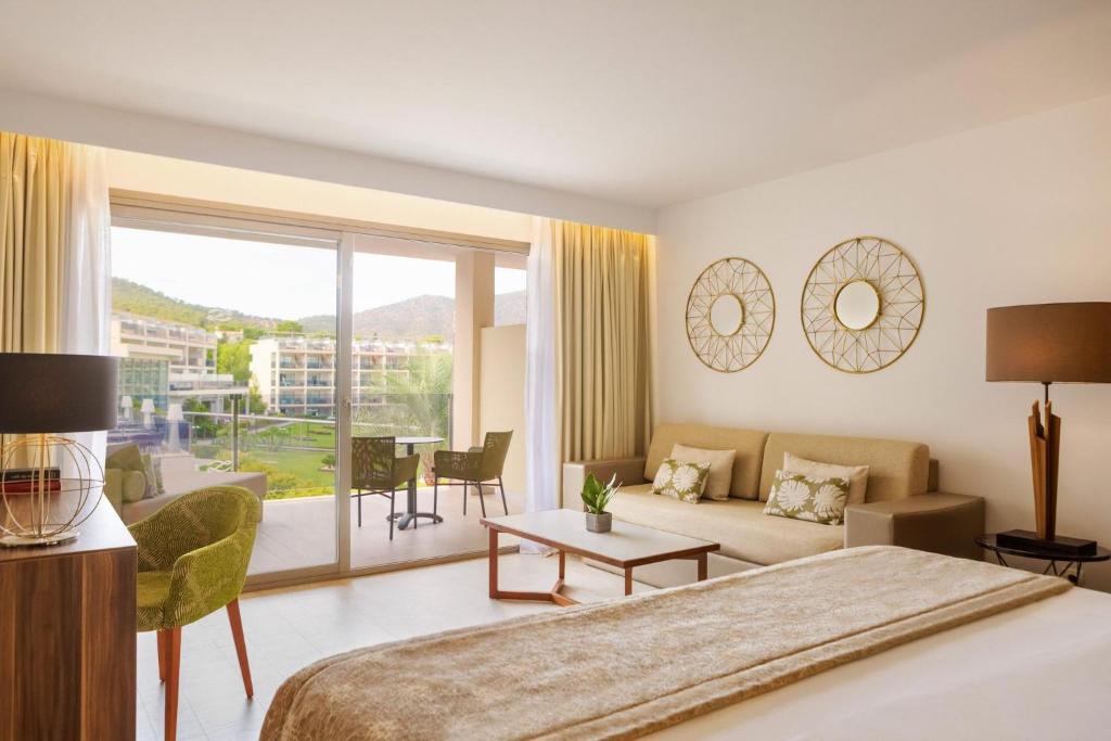 Zafiro Palace Palmanova — Palma Nova, Balearic Islands