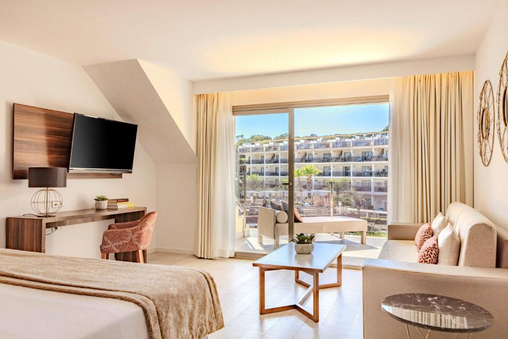Zafiro Palace Palmanova — Palma Nova, Balearic Islands