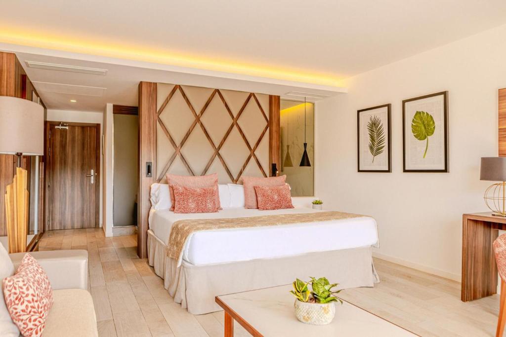 Zafiro Palace Palmanova — Palma Nova, Balearic Islands