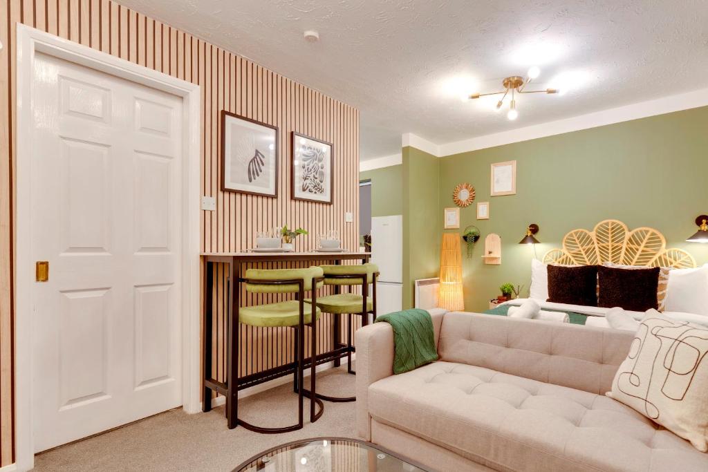 Pass the Keys Stylish and modern studio flat Free parking, Cambridge