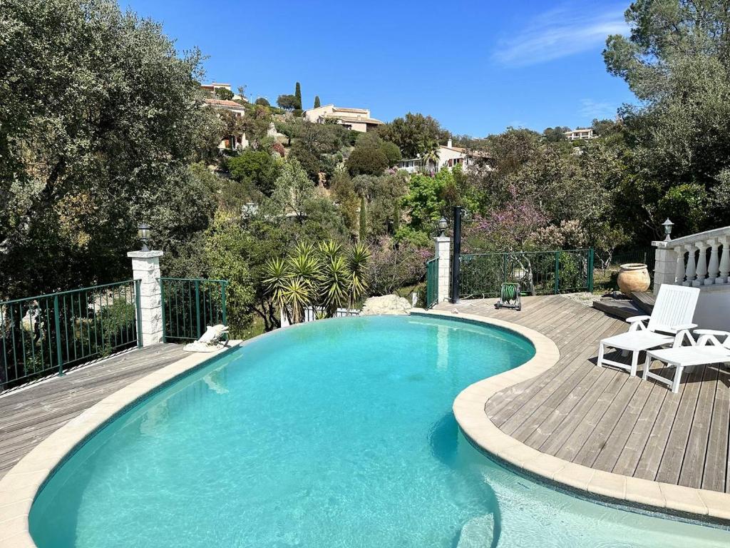 Villa Cigalou pour 8 personnes avec piscine chauffée et petite vue mer au domaine de Valcros à La Londe les Maures - 2