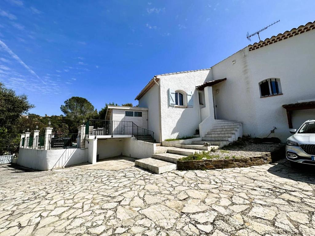 Villa Cigalou pour 8 personnes avec piscine chauffée et petite vue mer au domaine de Valcros à La Londe les Maures - 4