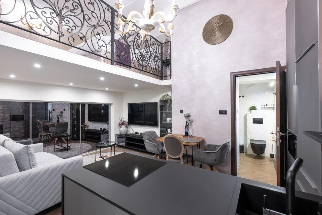 Mandina Studios on a main Square, Záhřeb