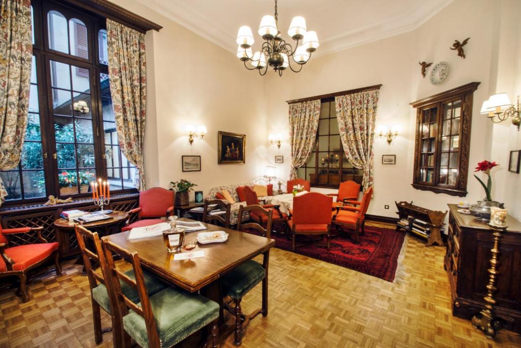 International au Lac Historic Lakeside Hotel