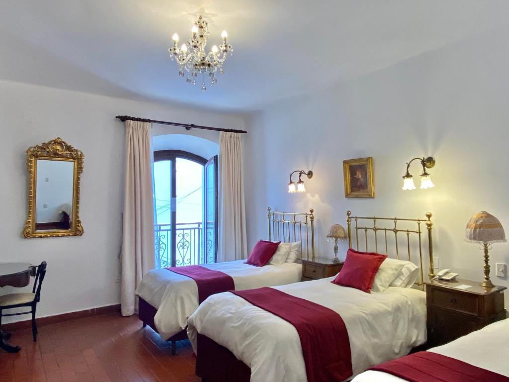 El Hotel de Su Merced - 2