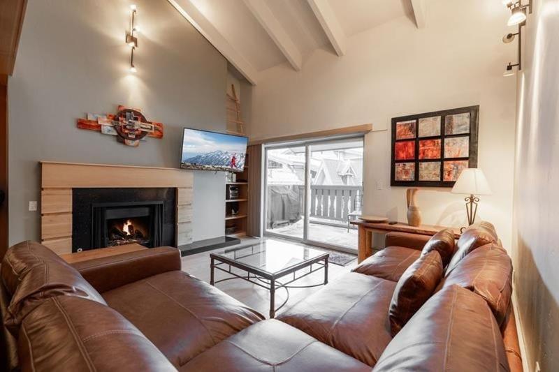 Condo with Hot Tub Free Garage Parking, Vail