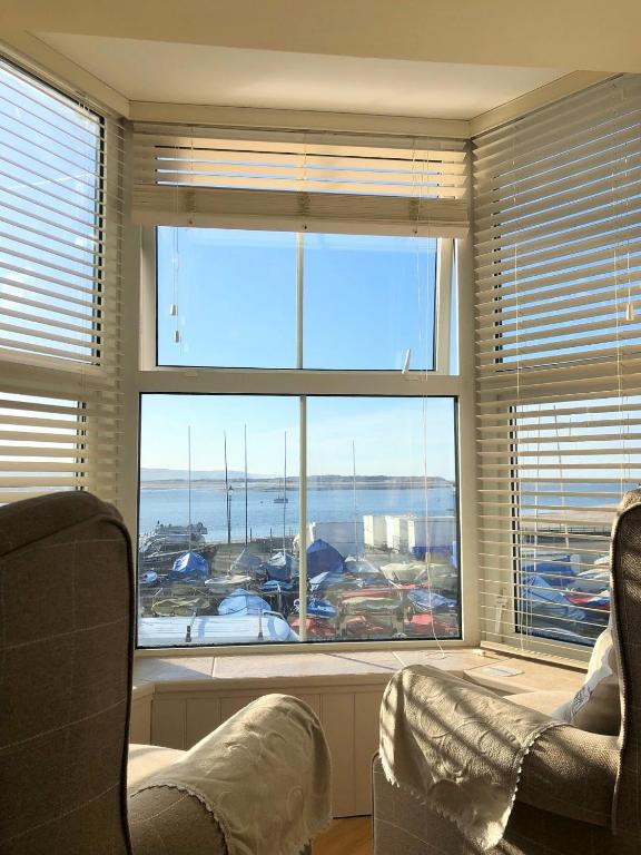 Popular Sea View Apartment, Aberdyfi