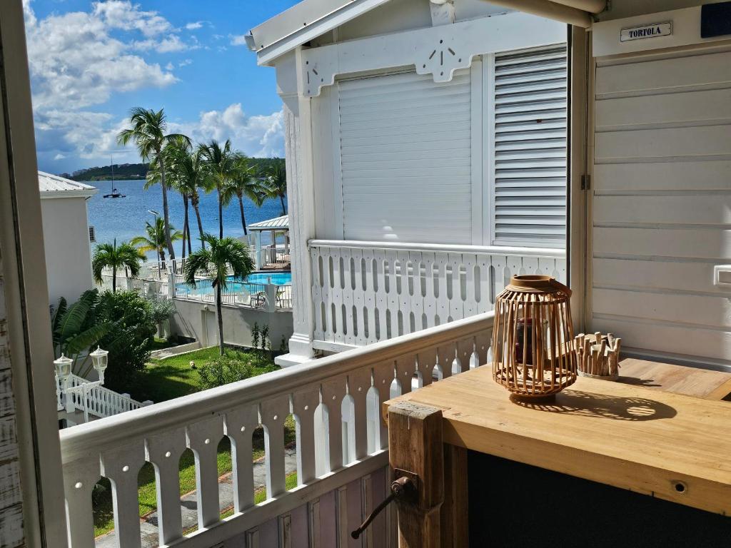 HOANI Sur la plage, Piscine, Baie Nettle