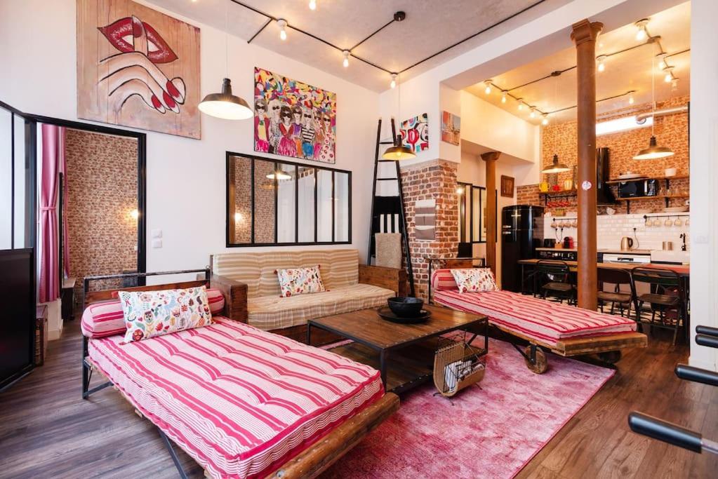 Montmartre Rue des Martyrs Loft with AC, 4-7 PEO, Paris