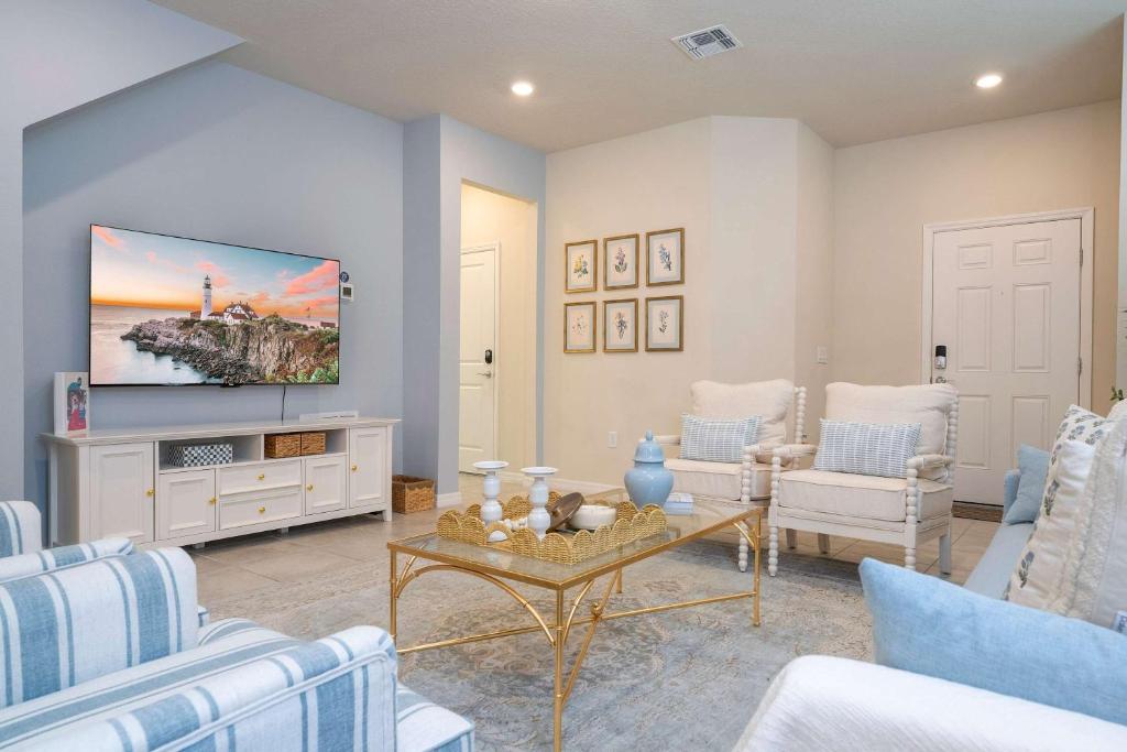 Amazing 5 Suite Home with Resort-Style Amenities, Davenport