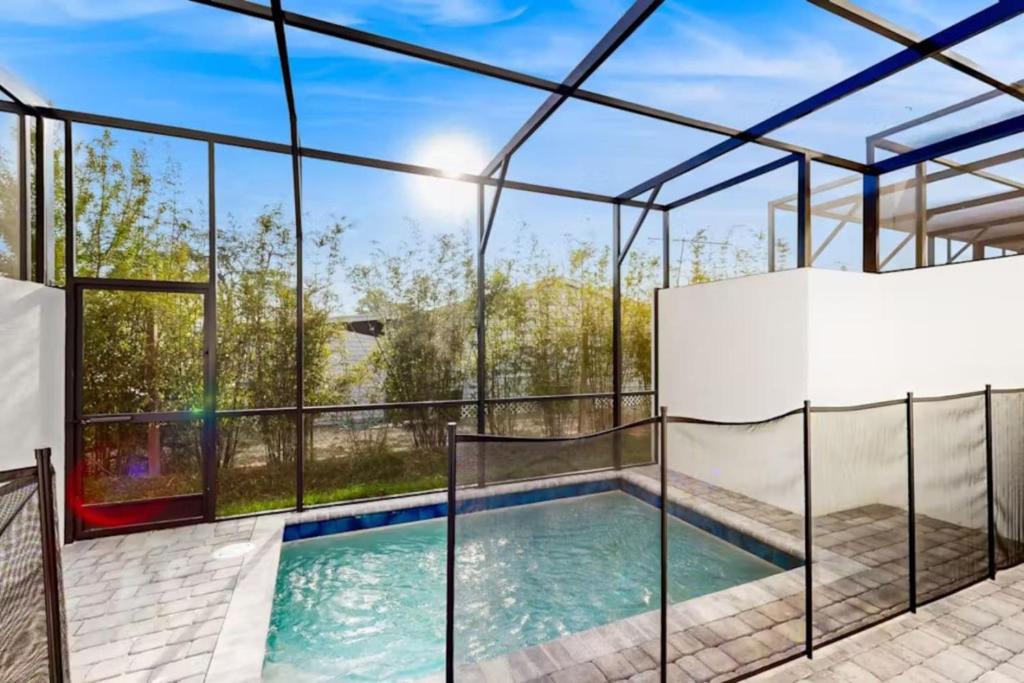 5BR Oasis w Pool Minutes from Disney and Universal, Davenport