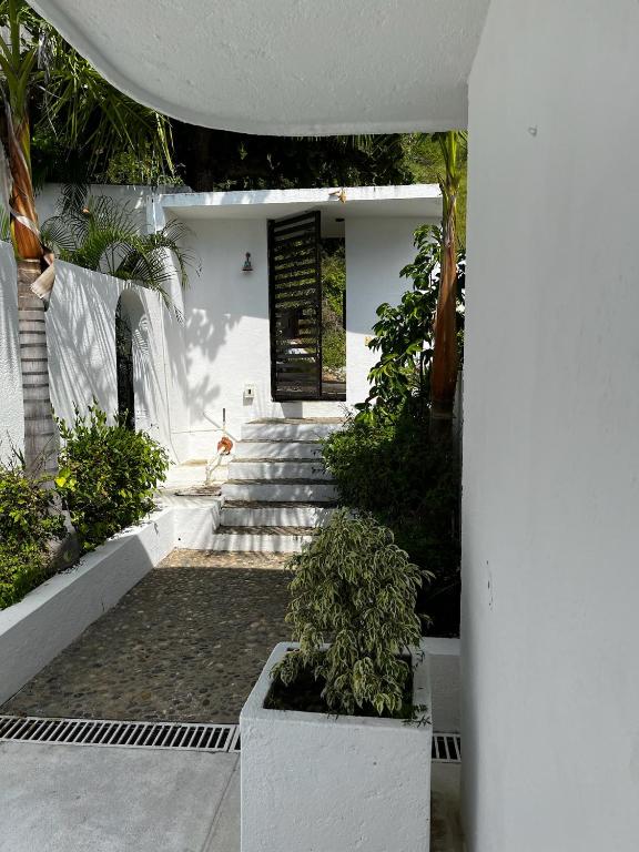 Exclusiva y privada Villa en Marina Las Brisas - 2