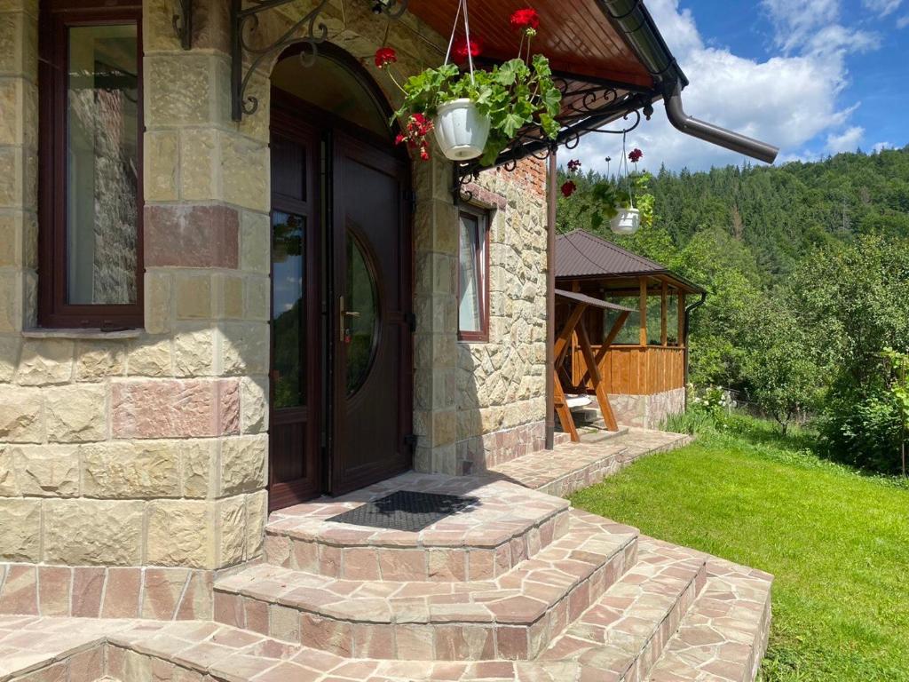 UNDERHILLs house, Jaremče