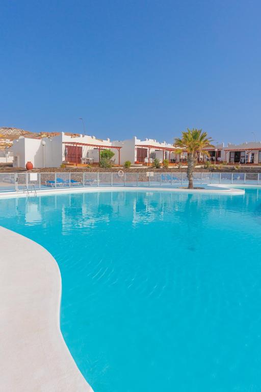 Sunny Terrace by the Pool - Relax Caleta de Fuste - 2