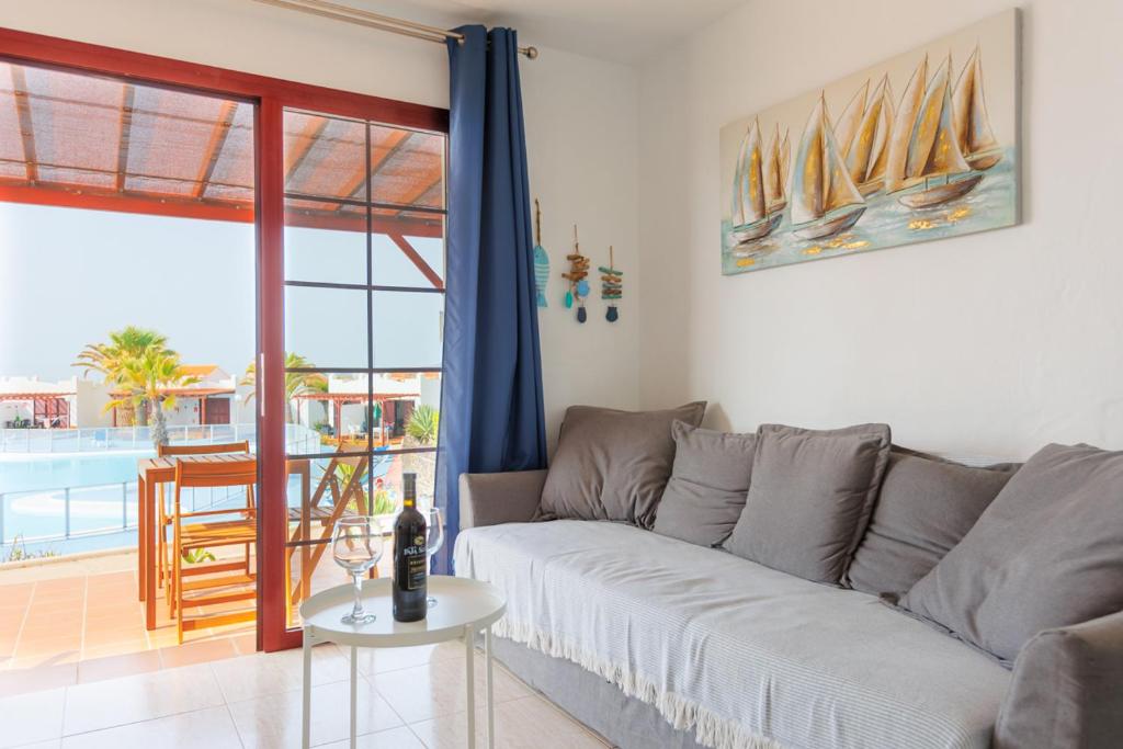 Sunny Terrace by the Pool - Relax Caleta de Fuste - 4