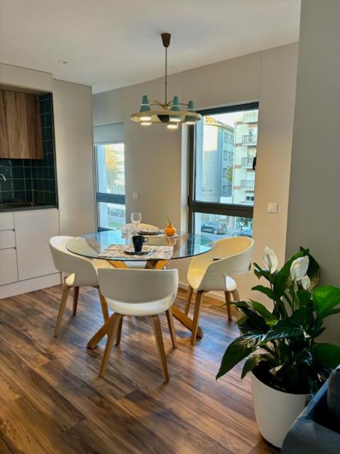 Three Little Birds, Guimarães