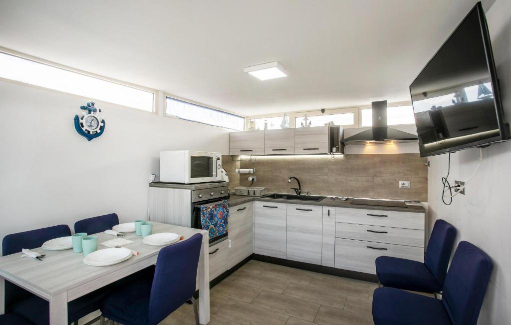 3 Bedroom Beautiful Home In Avola - 3