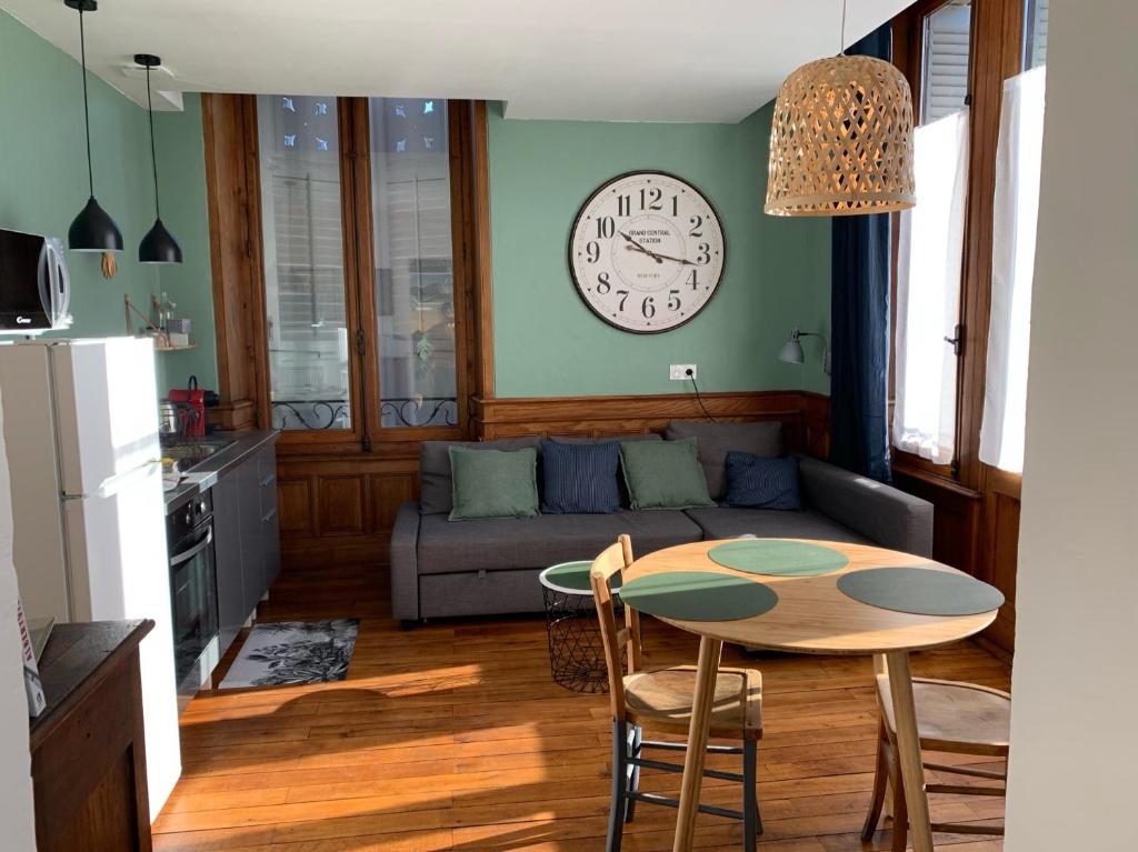 A deux pas de la gare, La Maison Rouge, Albertville