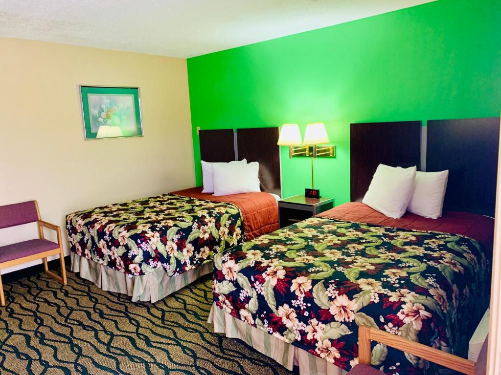 Thunderbird Inn, Liberal