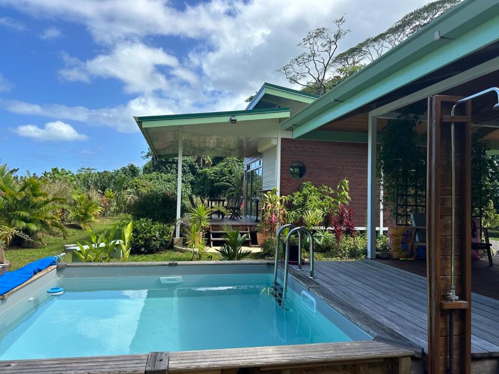 Fare JUANITA HOE, Opoa