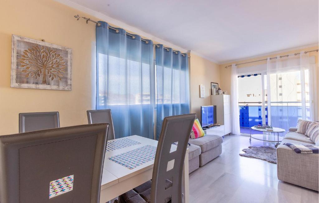 Gorgeous Apartment In Villajoyosa - 3