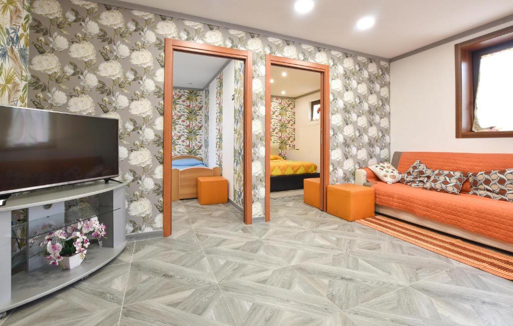 Awesome Apartment In Mascali - 2