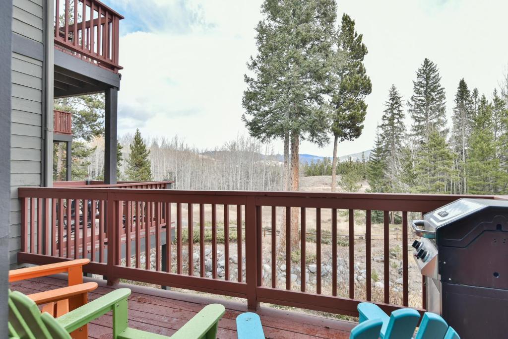 Prospect Point Getaway: Mountain Views w/ Private Hot Tub, Frisco