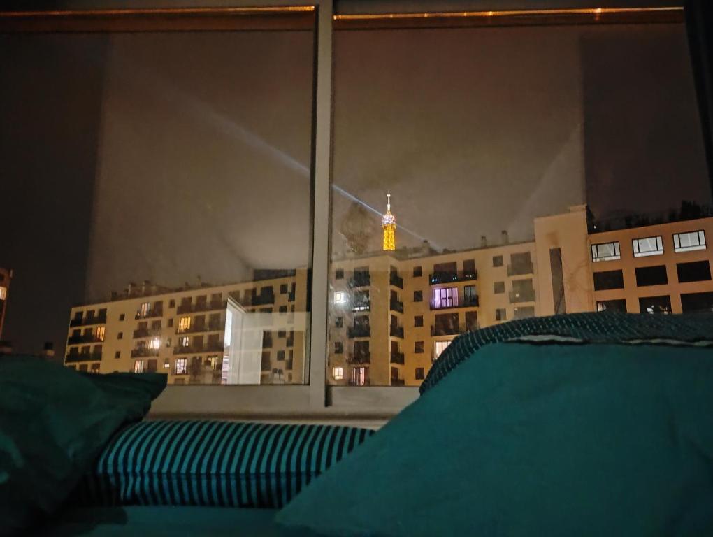 Eiffel Tower spacious 2-bedroom, 2-bathroom quiet apartment, elegant and peaceful - 1