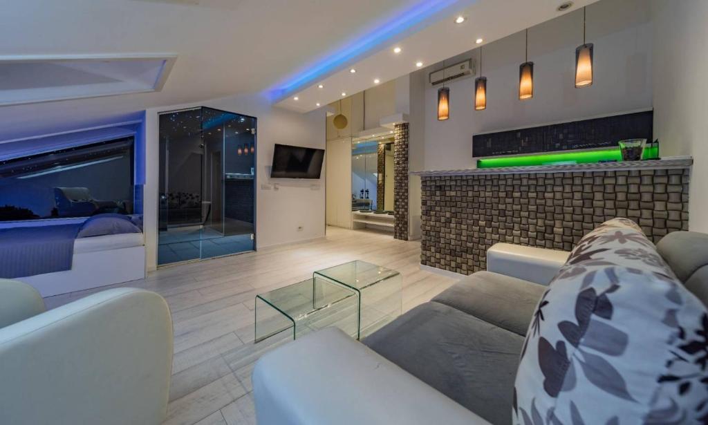 Morning Wood - Skylight - 4