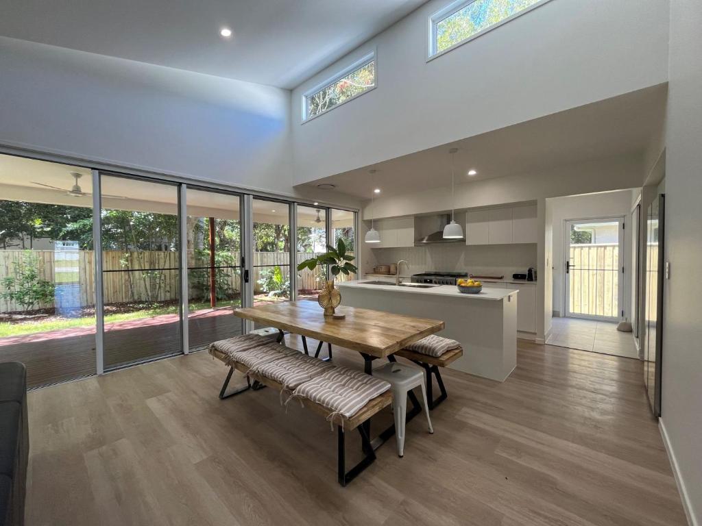 6 Yeri Drive - Rainbow Shores. Aircon. Pets Welcome. Walk to beach, Rainbow Beach