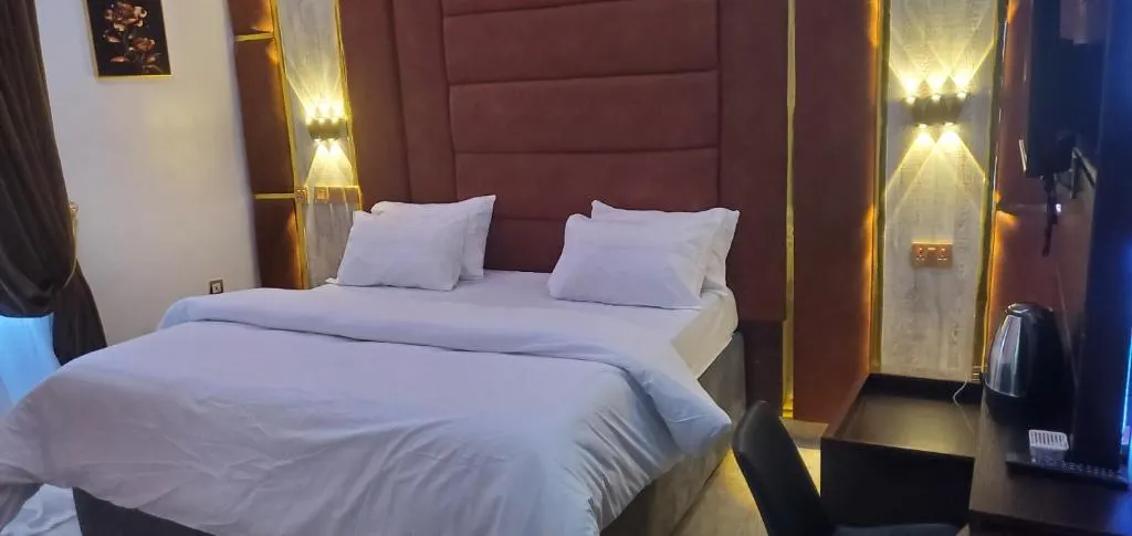 Miami Underground Club and Lounge, hotel in Abakaliki