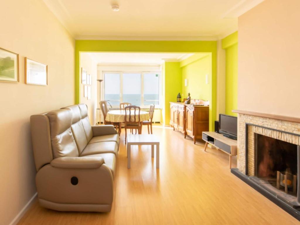 Apartment in Ostend with Stunning Sea View, Ostende